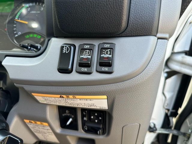 MITSUBISHI CANTER 2024 Image 31