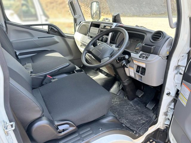 MITSUBISHI CANTER 2024 Image 31