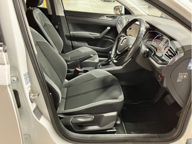 VOLKSWAGEN POLO 2020 Image 31