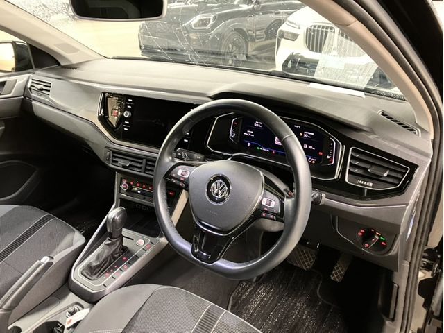 VOLKSWAGEN POLO 2020 Image 31