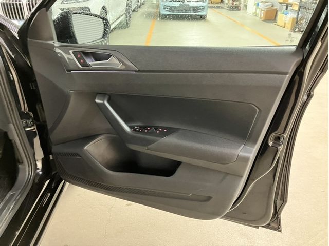 VOLKSWAGEN POLO 2020 Image 31