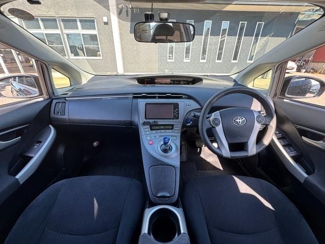 TOYOTA PRIUS 2012 Image 31