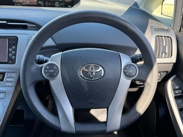 TOYOTA PRIUS 2012 Image 31