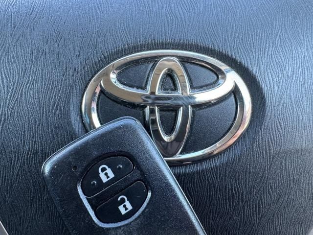 TOYOTA PRIUS 2012 Image 31