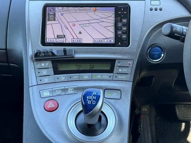 TOYOTA PRIUS 2012 Image 31