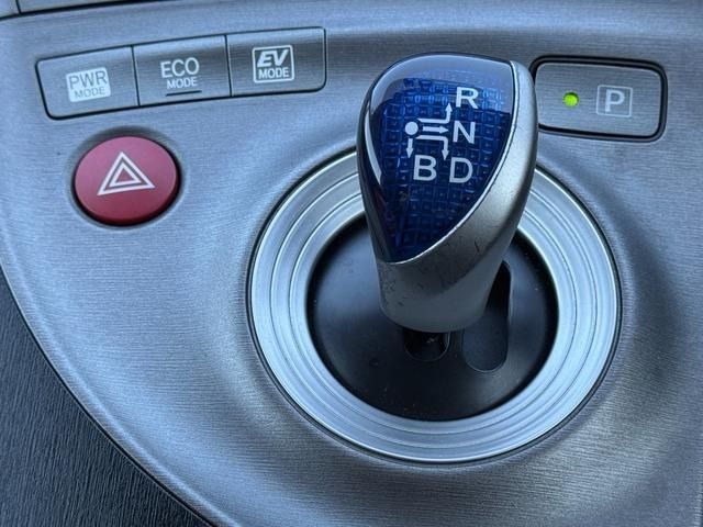 TOYOTA PRIUS 2012 Image 31