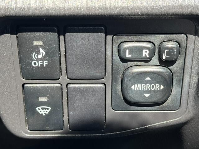 TOYOTA PRIUS 2012 Image 31