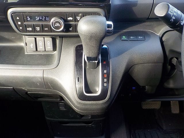 HONDA N BOX CUSTOM 2021 Image 31