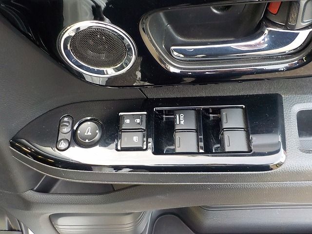 HONDA N BOX CUSTOM 2021 Image 31