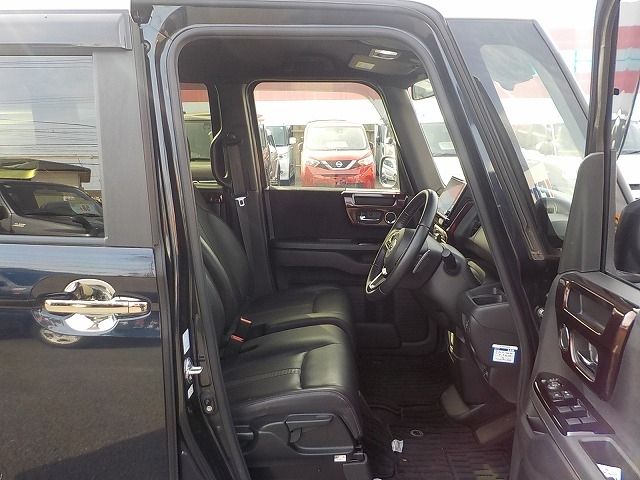 HONDA N BOX CUSTOM 2021 Image 31