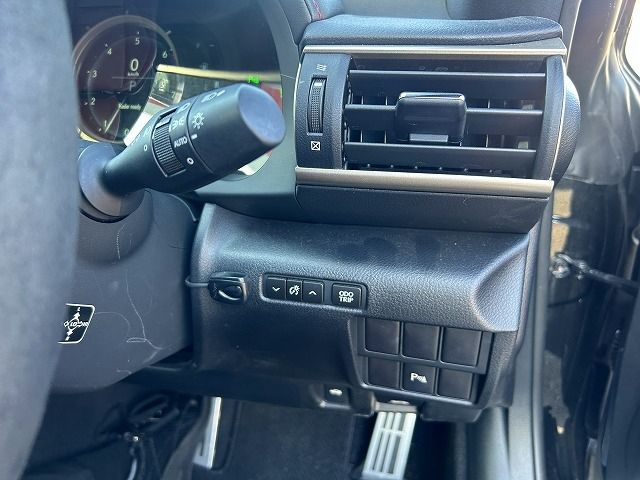 TOYOTA LEXUS RC200T 2017 Image 31