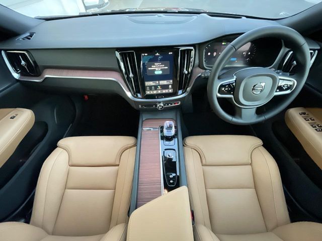 VOLVO V60 2025 Image 31