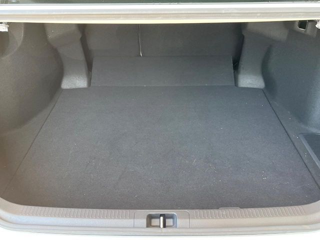 TOYOTA CAMRY HYBRID 2017 Image 31