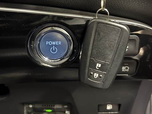 TOYOTA PRIUS 2019 Image 31