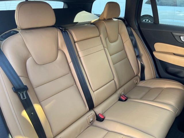 VOLVO V60 2021 Image 31