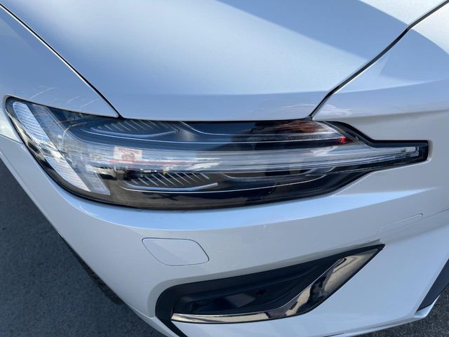 VOLVO V60 2021 Image 31