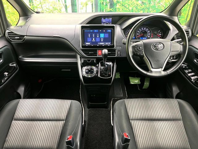 TOYOTA VOXY 2018 Image 31