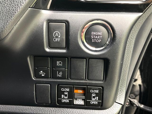 TOYOTA VOXY 2018 Image 31