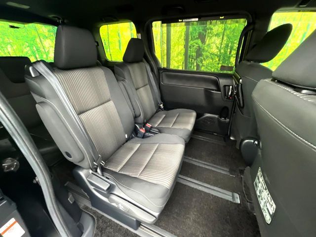 TOYOTA VOXY 2018 Image 31