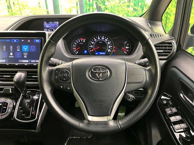 TOYOTA VOXY 2018 Image 31