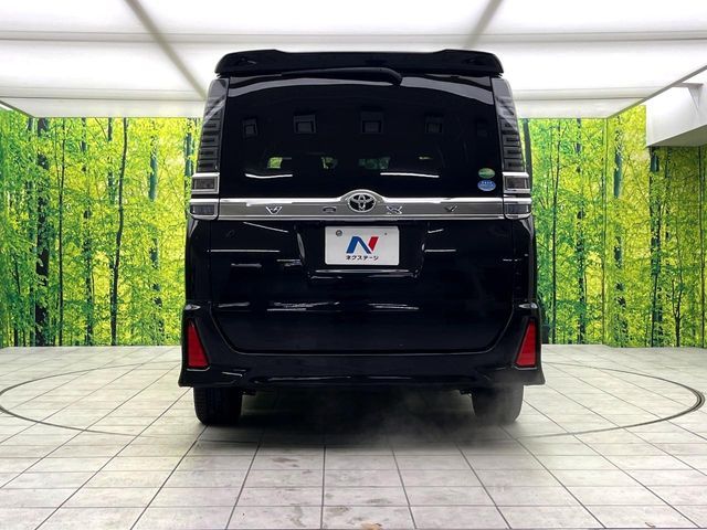 TOYOTA VOXY 2018 Image 31