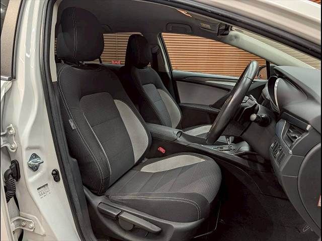 TOYOTA AVENSISWAGON 2018 Image 31