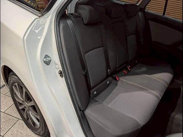 TOYOTA AVENSISWAGON 2018 Image 31