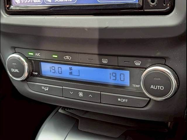 TOYOTA AVENSISWAGON 2018 Image 31