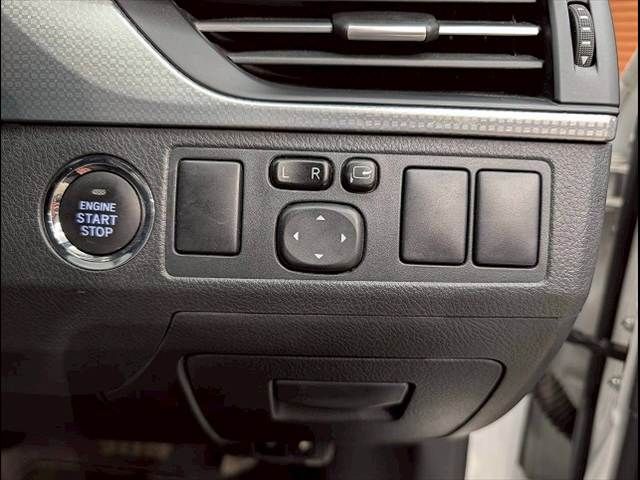 TOYOTA AVENSISWAGON 2018 Image 31