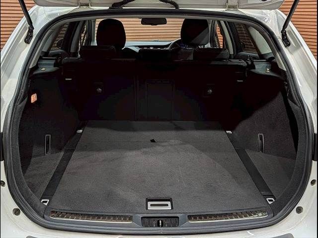 TOYOTA AVENSISWAGON 2018 Image 31