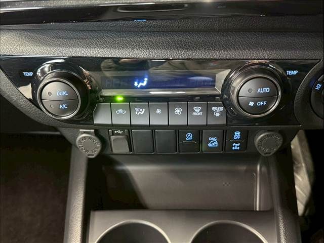 TOYOTA HILUX 4WD 2022 Image 31