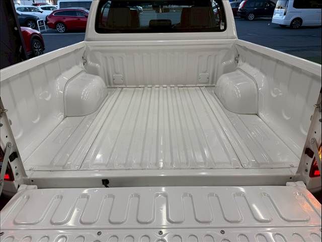 TOYOTA HILUX 4WD 2022 Image 31