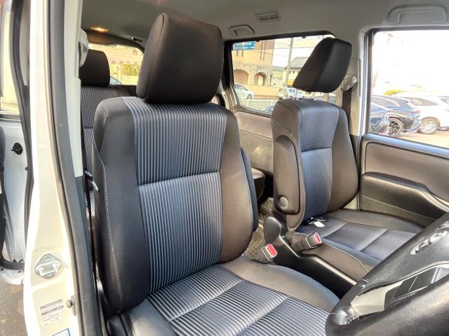 TOYOTA NOAH 2014 Image 31