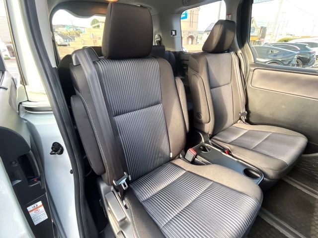 TOYOTA NOAH 2014 Image 31