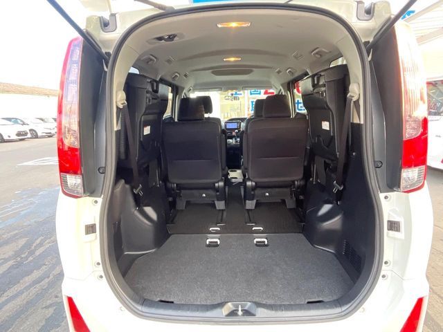 TOYOTA NOAH 2014 Image 31