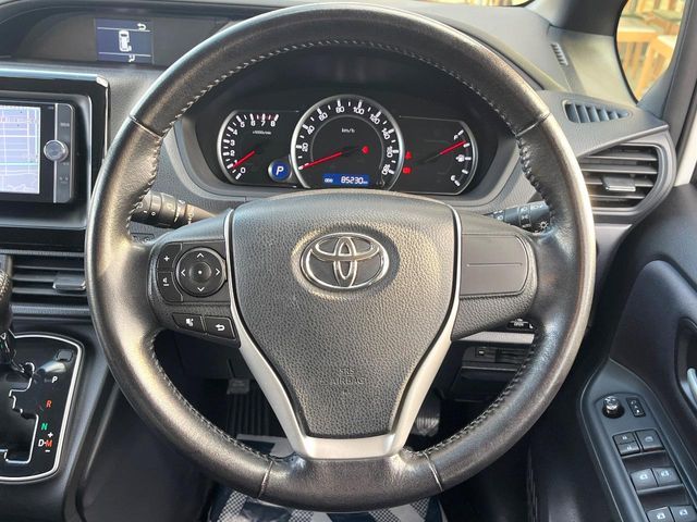 TOYOTA NOAH 2014 Image 31