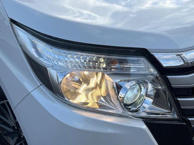 TOYOTA NOAH 2014 Image 31