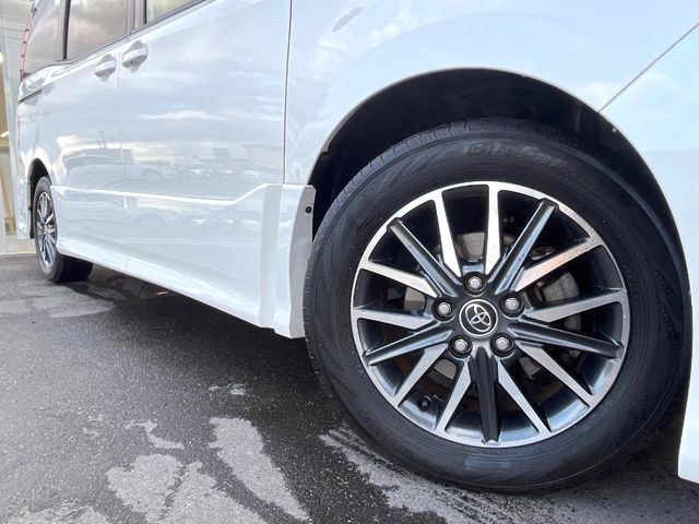 TOYOTA NOAH 2014 Image 31