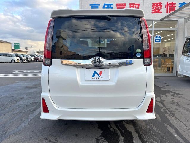 TOYOTA NOAH 2014 Image 31