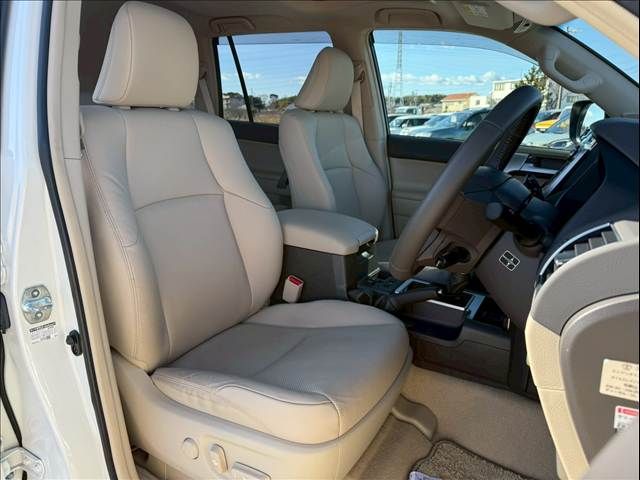 TOYOTA LANDCRUISER PRADO 2018 Image 31