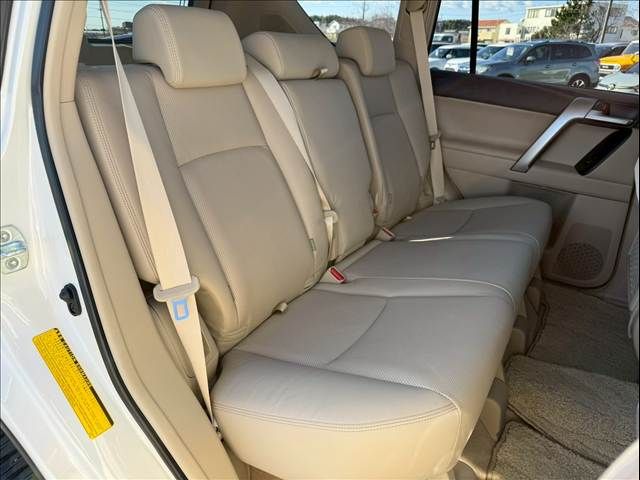 TOYOTA LANDCRUISER PRADO 2018 Image 31