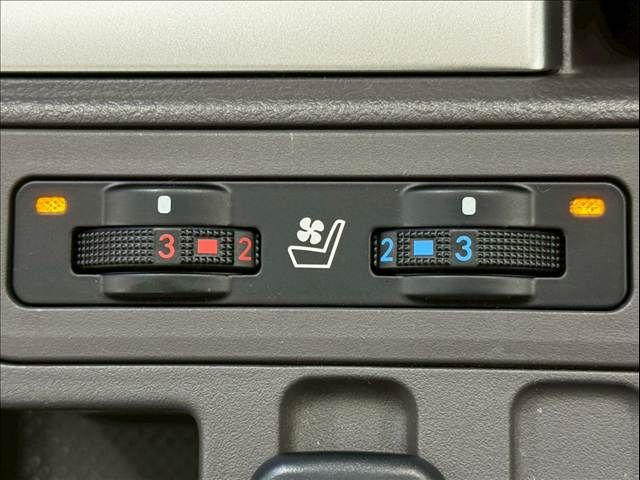 TOYOTA LANDCRUISER PRADO 2018 Image 31