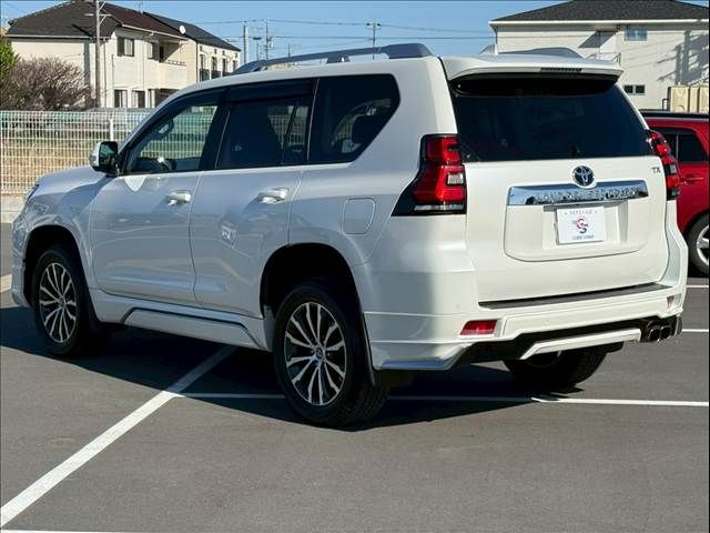 TOYOTA LANDCRUISER PRADO 2018 Image 31