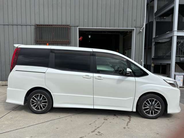 TOYOTA NOAH 2015 Image 31