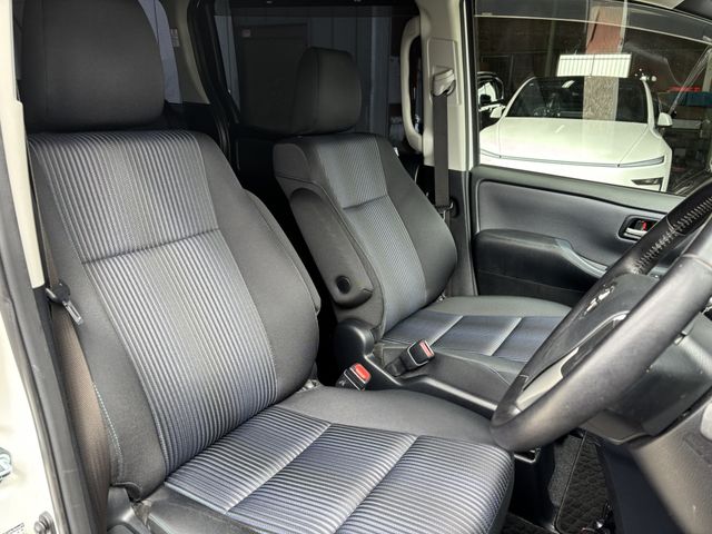 TOYOTA NOAH 2015 Image 31