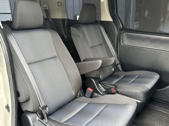 TOYOTA NOAH 2015 Image 31