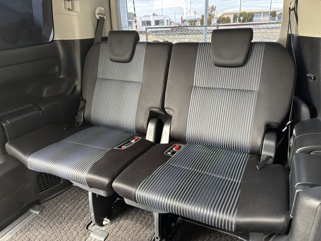 TOYOTA NOAH 2015 Image 31