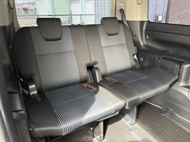 TOYOTA NOAH 2015 Image 31