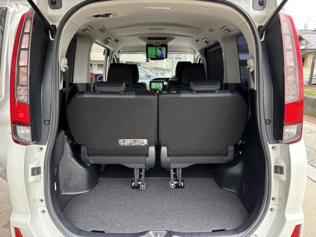 TOYOTA NOAH 2015 Image 31