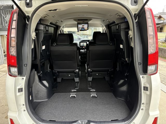 TOYOTA NOAH 2015 Image 31